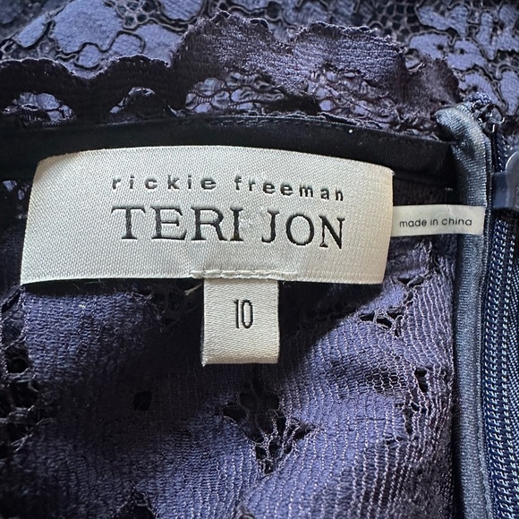 Teri Jon by Rickie freeman Elegant Lace Dress in Navy Blue size 10 - Picture 3 of 7